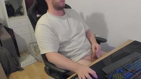 Snapshot of thommy2008 chatting on October 31, 2025, 2:40 pm thommy2008 online show from October 31, 2025, 2:40 pm