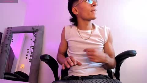 Snapshot of thommy_stark chatting on March 5, 2025, 8:42 pm Thommy Stark online show from March 5, 2025, 8:42 pm