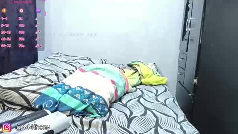 thonyxxx_ online show from September 17, 2025, 5:20 am