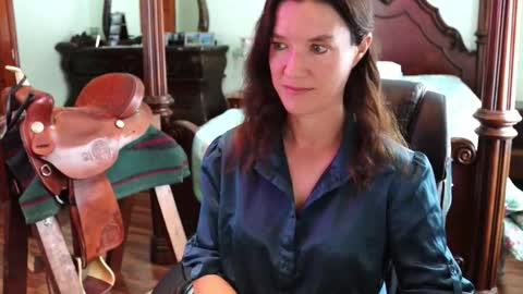 Snapshot of thornbury_rose chatting on December 3, 2025, 7:23 pm ThornburyRose online show from December 3, 2025, 7:23 pm