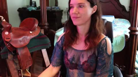 Snapshot of thornbury_rose chatting on December 18, 2025, 6:03 pm ThornburyRose online show from December 18, 2025, 6:03 pm