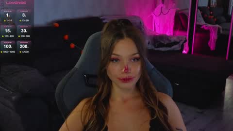 tia__moon online show from October 25, 2025, 7:30 pm