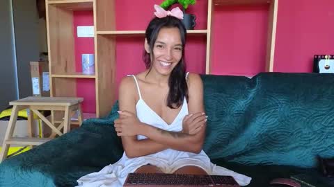 Snapshot of tia_j chatting on September 21, 2025, 11:45 am tia_j online show from September 21, 2025, 11:45 am