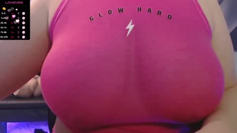 Snapshot of tiabellaxxx chatting on March 5, 2025, 3:51 pm Tia Bella online show from March 5, 2025, 3:51 pm