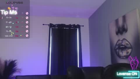 Snapshot of tiabellaxxx chatting on November 9, 2025, 6:39 pm Tia Bella online show from November 9, 2025, 6:39 pm