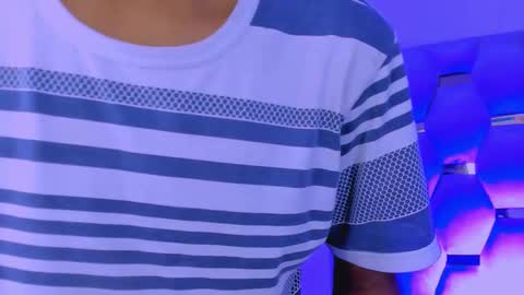 tiago_xxx_ online show from October 23, 2025, 10:41 pm