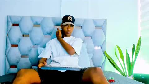 tiago_xxx_ online show from October 27, 2025, 9:08 pm