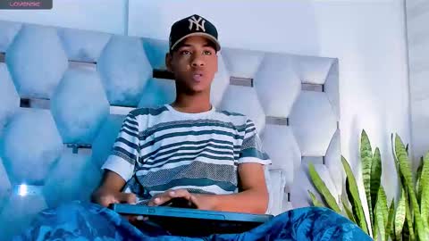 tiago_xxx_ online show from October 30, 2025, 2:46 am