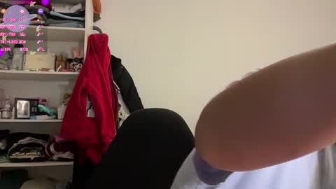 Tiana Le online show from July 8, 2026, 11:42 pm