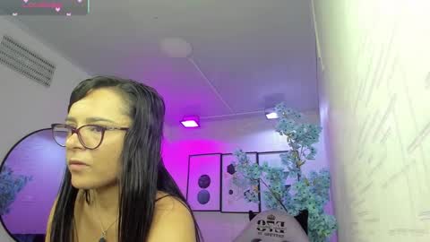 Snapshot of tiara_r chatting on January 11, 2026, 3:33 am Tiara online show from January 11, 2026, 3:33 am