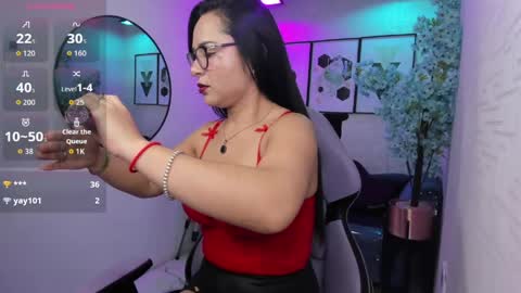 Snapshot of tiara_r chatting on May 7, 2026, 10:48 pm Tiara online show from May 7, 2026, 10:48 pm
