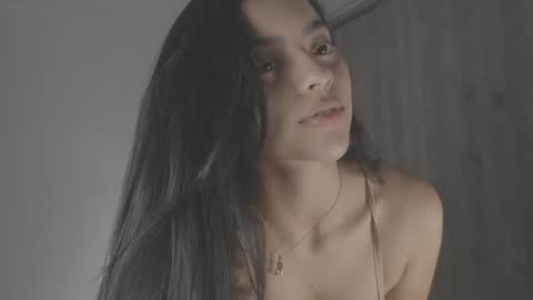 Tiaraaa 02 online show from March 10, 2025, 3:12 am