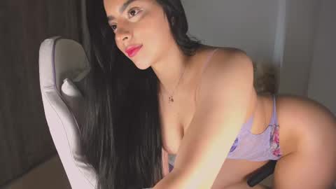 Tiaraaa 02 online show from September 13, 2025, 6:02 am