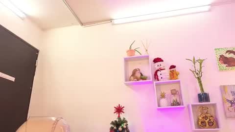 Tiarha online show from November 17, 2025, 3:34 am