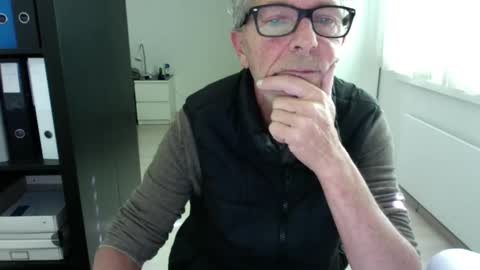 tiburzio online show from September 24, 2025, 9:01 am