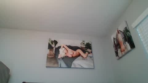 Snapshot of ticklemepink696969 chatting on January 19, 2025, 9:45 pm ticklemepink696969 online show from January 19, 2025, 9:45 pm