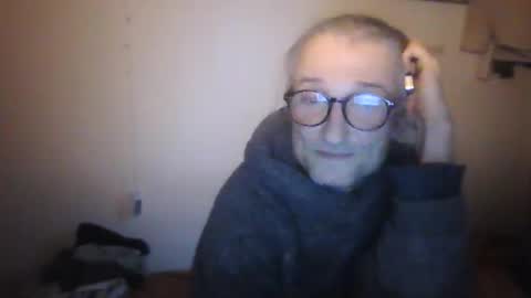 tiddles12345 online show from May 13, 2026, 4:32 am