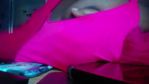 Snapshot of tierrahenri chatting on December 14, 2025, 2:33 pm Tierra Henri online show from December 14, 2025, 2:33 pm