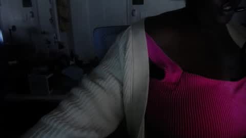 Snapshot of tierrahenri chatting on December 17, 2025, 8:59 pm Tierra Henri online show from December 17, 2025, 8:59 pm