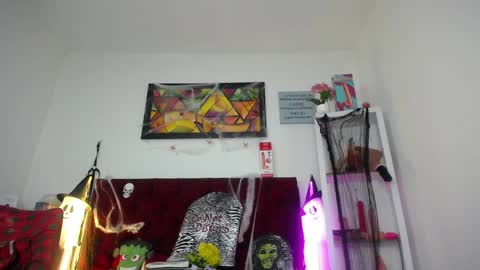 Tifanny Nails  online show from October 30, 2025, 1:01 pm