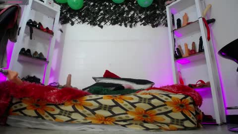 Tifanny Nails  online show from April 5, 2026, 2:03 pm