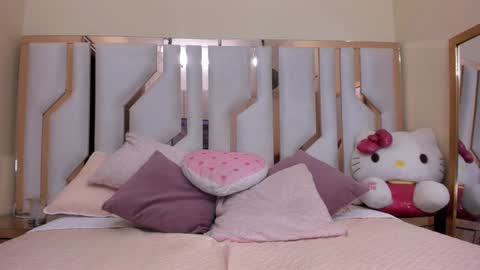    online show from February 3, 2025, 9:29 pm