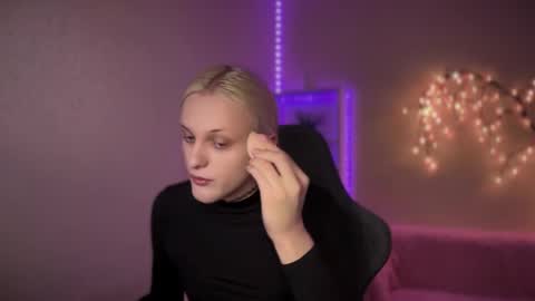 Snapshot of tiffany2005 chatting on November 3, 2025, 8:59 am Amira online show from November 3, 2025, 8:59 am