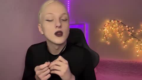 Snapshot of tiffany2005 chatting on November 27, 2025, 9:11 am Amira online show from November 27, 2025, 9:11 am