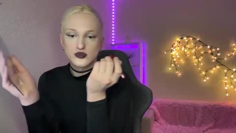 Snapshot of tiffany2005 chatting on November 28, 2025, 8:39 am Amira online show from November 28, 2025, 8:39 am