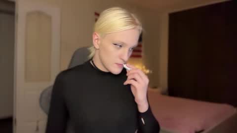 Snapshot of tiffany2005 chatting on December 15, 2025, 9:13 am Amira online show from December 15, 2025, 9:13 am