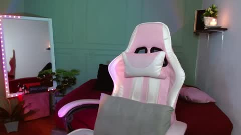 Snapshot of tiffany_laurens chatting on December 25, 2024, 8:07 am dont forget ask for custom vids online show from December 25, 2024, 8:07 am