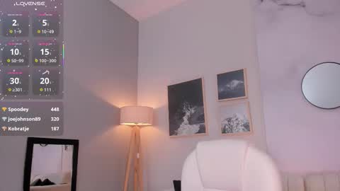 Snapshot of tiffany_low chatting on December 20, 2025, 12:56 pm tiffany_low online show from December 20, 2025, 12:56 pm