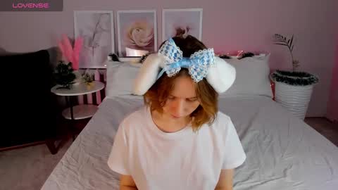 Snapshot of tiffany_roy chatting on December 29, 2024, 2:49 am tiffany_roy online show from December 29, 2024, 2:49 am