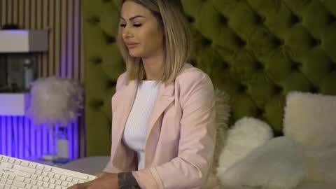 Snapshot of tiffanymaze chatting on September 16, 2025, 6:03 am Ilaria online show from September 16, 2025, 6:03 am