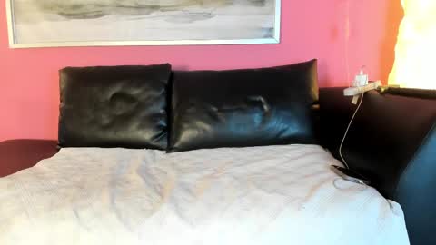 Stefany Suarez online show from October 4, 2025, 7:12 pm