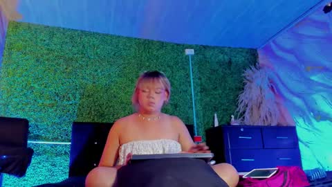 tiffanyy_deluxe online show from February 28, 2026, 1:45 pm