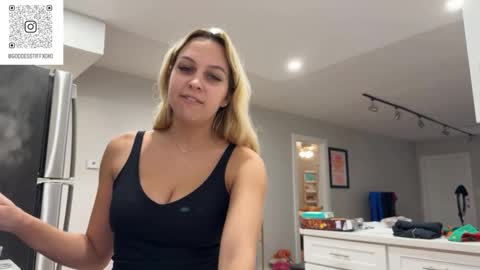 Tiffstreatsxoxo online show from October 29, 2025, 5:04 pm