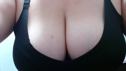 Snapshot of tila_nastyy chatting on May 31, 2026, 2:31 am Tila online show from May 31, 2026, 2:31 am