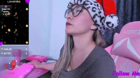 TILA TEQUILA online show from December 15, 2025, 4:33 pm