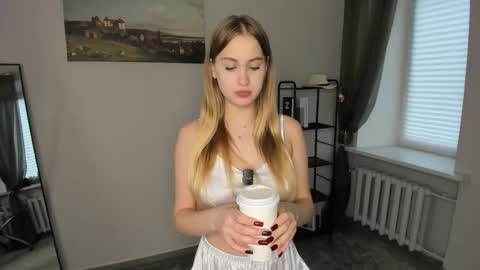 Snapshot of tilliecristello chatting on November 11, 2025, 8:36 am Elizabeth Elize online show from November 11, 2025, 8:36 am