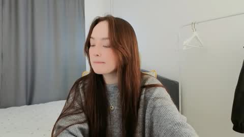 Mia online show from March 27, 2026, 1:44 pm