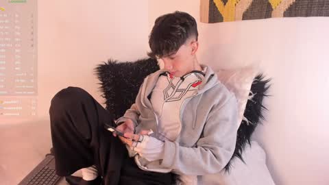 Snapshot of timothy_ross chatting on January 6, 2025, 3:09 am Timothy 21 years old online show from January 6, 2025, 3:09 am