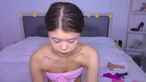 tina__kim online show from February 7, 2025, 7:50 am