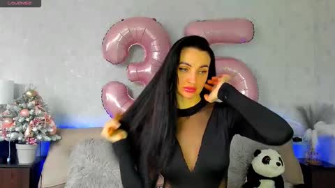 Tina online show from December 5, 2025, 11:30 am