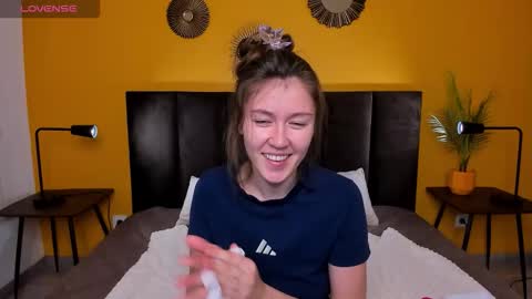 Tina  online show from November 22, 2025, 1:26 am