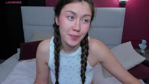 Tina  online show from November 23, 2025, 2:11 am