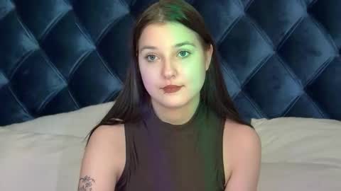 TinaBurton online show from November 12, 2025, 5:02 pm