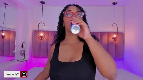 Snapshot of tinacurly chatting on September 28, 2025, 3:45 am Tina online show from September 28, 2025, 3:45 am