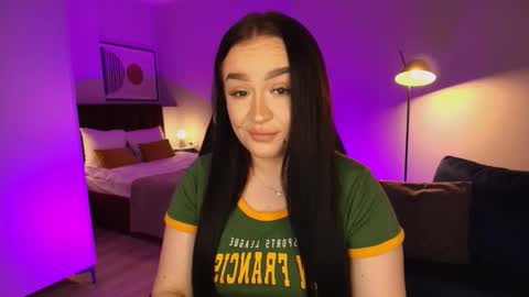 Snapshot of tinafox_ chatting on February 13, 2026, 8:43 am hi im curvy babyface girlie Tina online show from February 13, 2026, 8:43 am