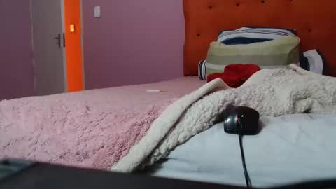 Snapshot of tinagiant chatting on June 10, 2026, 8:46 am tinagiant online show from June 10, 2026, 8:46 am